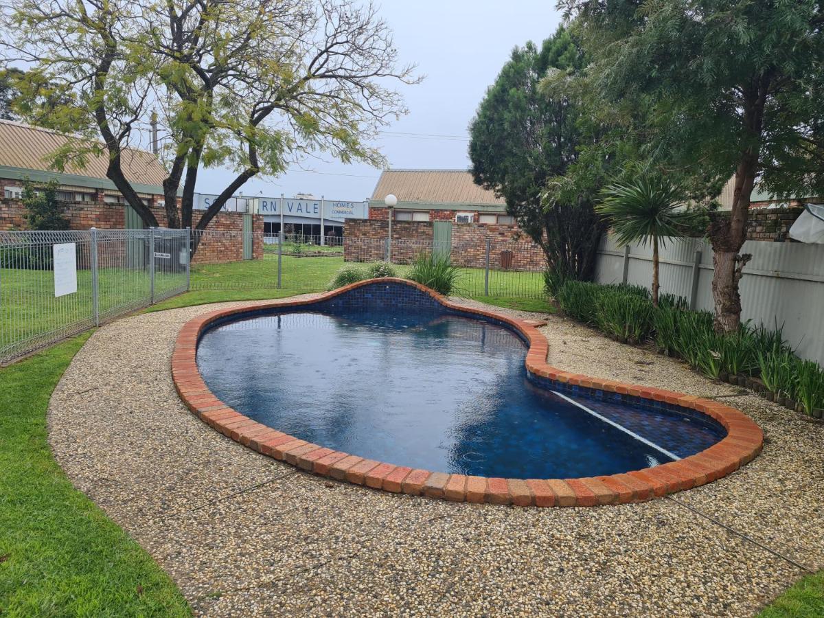 Belvoir Village Motel & Apartments Wodonga Esterno foto