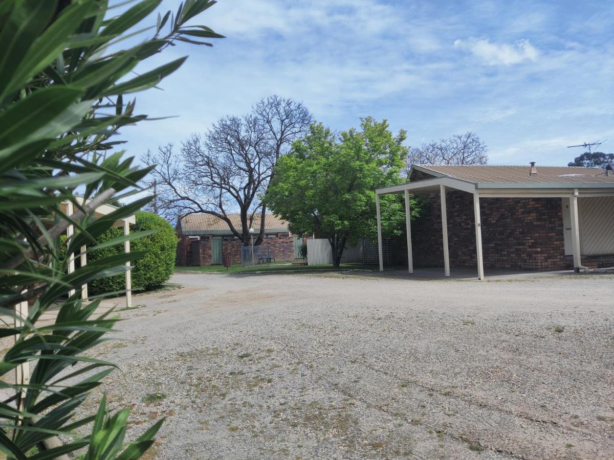 Belvoir Village Motel & Apartments Wodonga Esterno foto